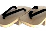 Традиционная японская обувь из дерева