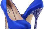 Выбираем с чем носить синие туфли